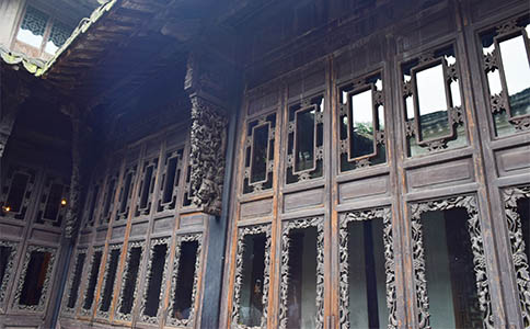 古代木門窗在色彩上如何運用？