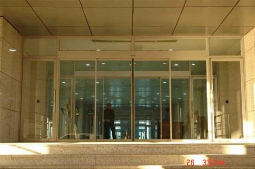 不銹鋼門氟碳門傻傻分不清楚？堡瑪門窗告訴你！