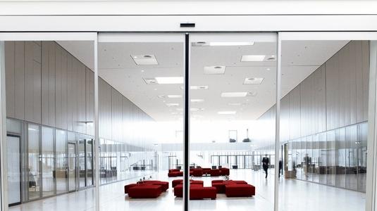 選門指南：自動門，跟我選，準沒錯！多瑪DK90為您擺平一切